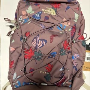 The North Face Women's Jester 27 L Backpack Fawn Grey Floral Fall Print